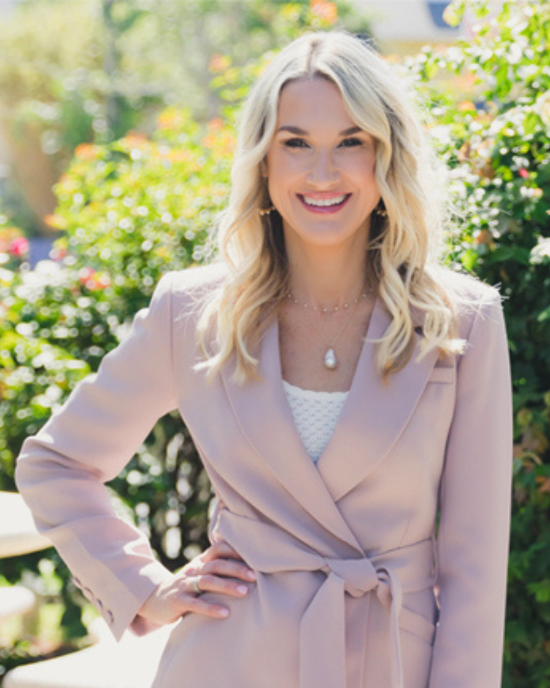 JessicaPinkSuit Jessica Papineau